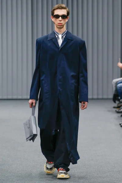 Look 14